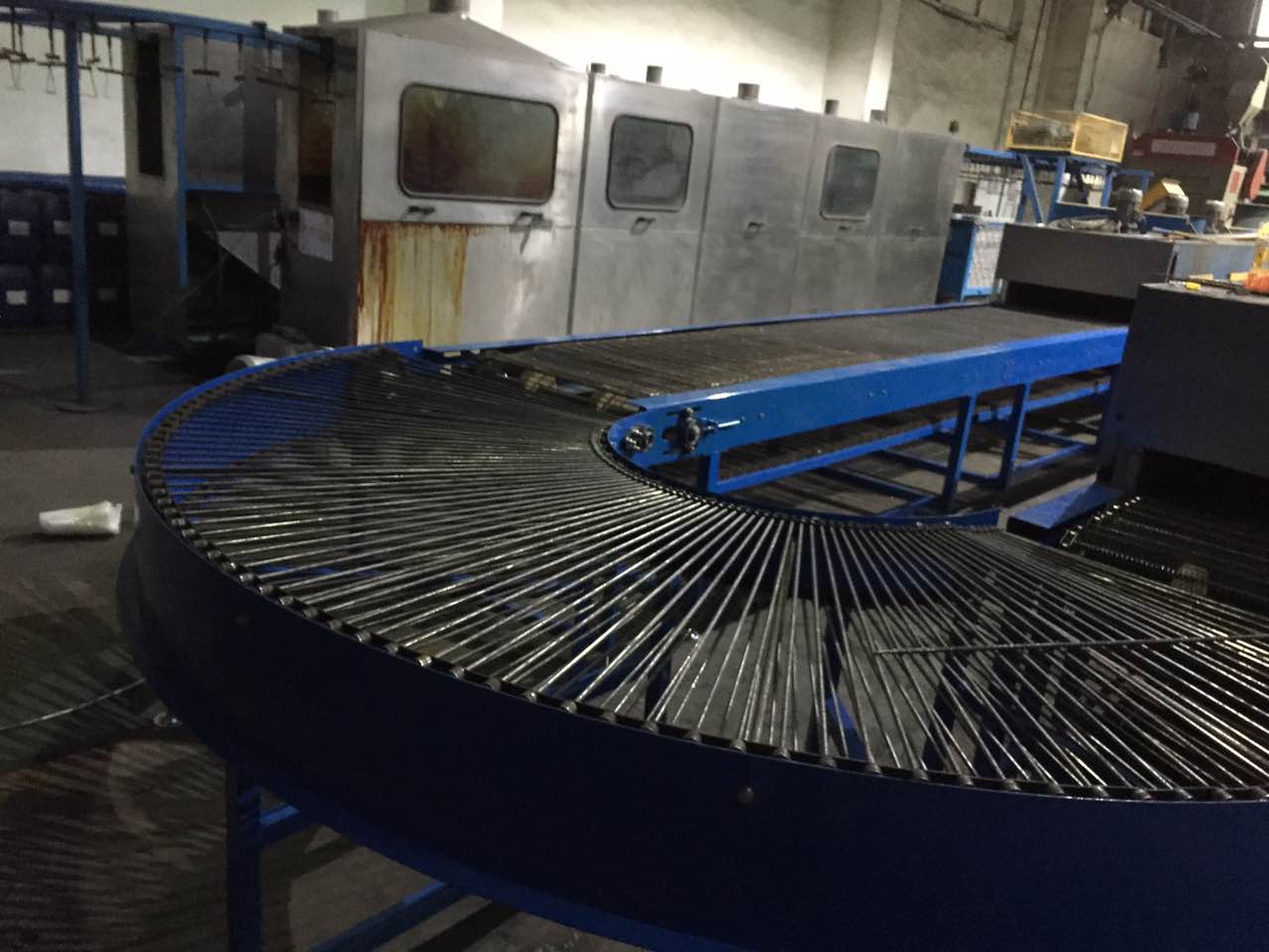 轉彎網(wǎng)鏈輸送機