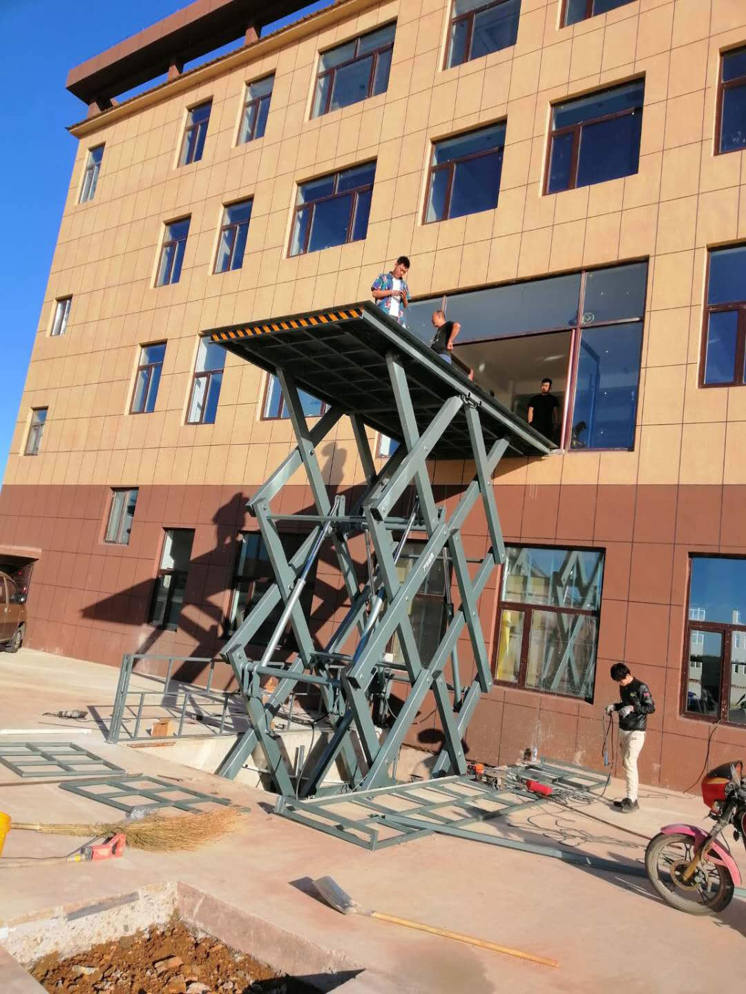 液壓升降平臺(tái)